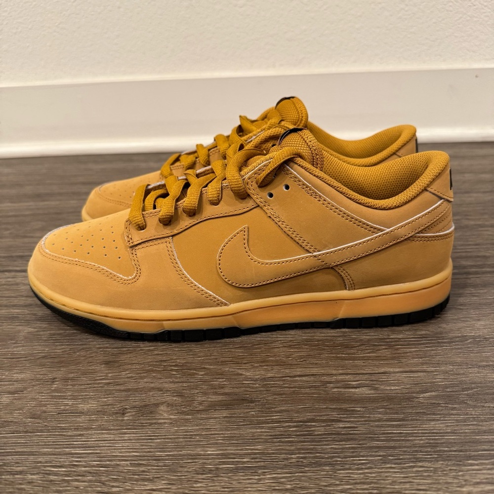 NIKE DUNK LOW RETRO SE sz 11.5